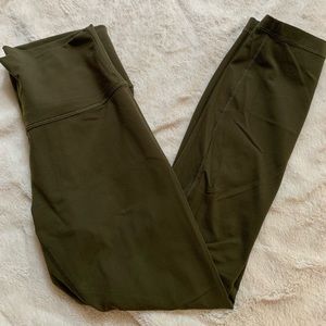 Lululemon 7/8 length wunder under leggings, Size 8